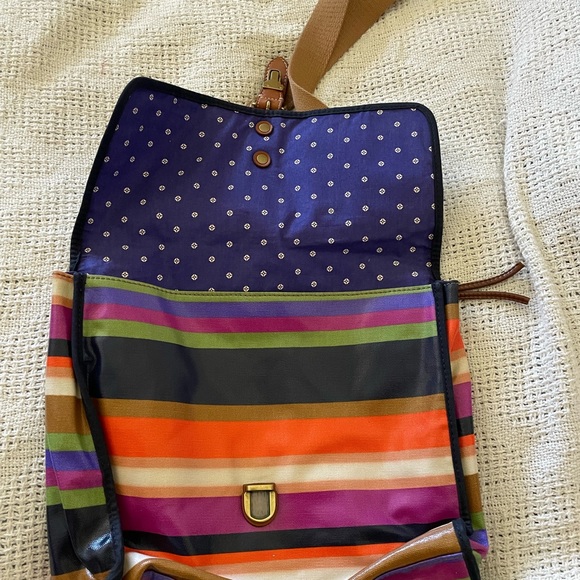 New Fossil crossbody coated canvas. Rainbow multicolor. Leather. 5 pockets snap - Picture 9 of 12